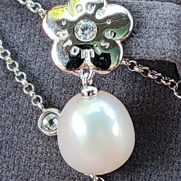 ONE OF A KIND CLASSY PEARLS NECKLACE & EARRINGS SET - Picture 5 of 11